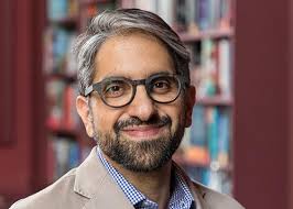 Unveiling perspectives: Sheikh Sultan Sooud Al-Qassemi teaches course