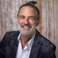 Dale Lyons's Instagram, Twitter & Facebook