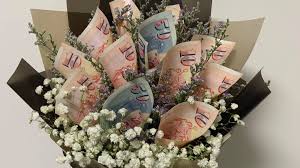 Some, including haute, flowerbx and interflora, also offer luxury bouquets costing up to £130. Sg Money Flower Bouquet Photos Facebook