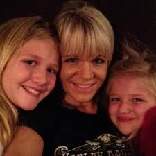 Mindy Merrill's Instagram, Twitter & Facebook