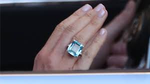 Im Cabrio Zur Hochzeitsparty Harry Und Meghan Mit Vollgas Ins Gluck Hochzeit Party Hochzeitspartys Und Aquamarin Ring