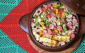 Occupying an enormous space of 32,000 squared meters, it is rio's largest fair and with over 600 stalls of bahian (from bahia) products and other northeastern goodies, it has plenty to offer, from music and drinks to food and souvenirs. Feira De Sao Cristovao Como Chegar Atrativos Dicas