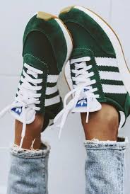 Pin By Caitlin Currey Ortiz On Everything Goes With Everything Sneakers Street Style