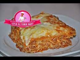 Özel bir biçimde hazırlanmış i̇talyan makarnası olan lazanya tarifini en lezzetli haliyle evinizde hazırlayıp afiyetle yiyebilirsiniz. Kiymali Italyan Lazanya Tarifi Italienische Lasagne Rezept Lasagne Youtube