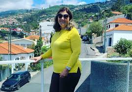 Mãe ,avó ,mulher e orgulhosa dos meus acima de tudo ! Dolores Aveiro Mostra Curvas Na Piscina E Elma Segue Lhe Os Passos
