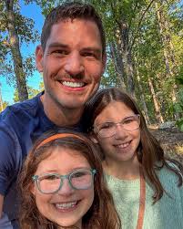 We loved seeing NEWSIES @wildwoodparkforthearts The show was great and I  had some pretty cute little dates! ☺️