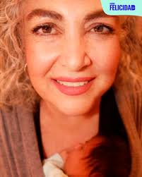 Camila Victoria llegó a llenarme los días de amor” Con esta frase  @yoamandamiguel acompañó las fotografías en donde se muestra con su nieta  ¡FELICIDADES POR LA NUEVA INTEGRANTE DE LA FAMILIA! #familia #