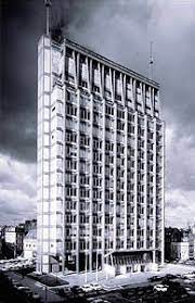 Het ontwerp van het gebouw kent verschillende verwijzingen. 8 Braem Renaat Ideen Architektur Holzbau Fassade