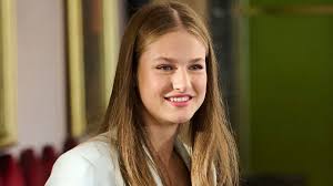 Queen Letizia and daughter Princess Leonor look holiday-ready in red and  green dresses