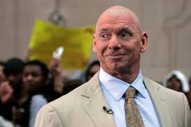 Założyciel WWE Vince McMahon oskarżony o napaść seksualną i handel ludźmi.  Będzie się bronić