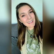 Laura Cosse's Instagram, Twitter & Facebook