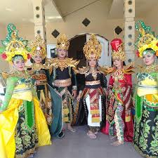 Seperti halnya tarian tandak asal riau, ternyata tari manuk dadali juga memiliki kostum tertentu untuk digunakan para penarinya. Ndowermakeup Instagram Posts Photos And Videos Picuki Com