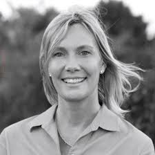 Kerry Dawson's Instagram, Twitter & Facebook