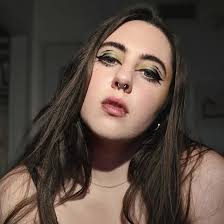 Francesca Hodge's Instagram, Twitter & Facebook