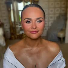 Annie Daniel (@adm.makeupartist_hairstylist) • Instagram photos and videos