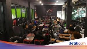 Atau hanya republik indonesia (ri) adalah negara di asia tenggara yang dilintasi garis khatulistiwa dan berada di antara daratan benua asia dan australia, serta antara samudra pasifik dan samudra hindia. Batal Keluar Dari Dni Buka Usaha Warnet Harus Urus Izin