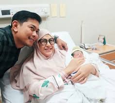 Pentingnya pemberian nama nama adalah ciri atau tanda, maksudnya adalah orang yang diberi nama dapat mengenal dirinya atau dikenal oleh orang lain. 25 Nama Anak Perempuan Artis Yang Lahir Di Tahun 2019 Maknanya Indah