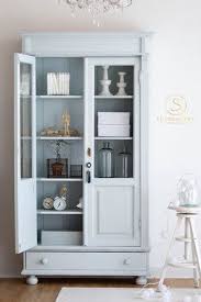 Glasvitrine In Himmelblau Mit Bildern Glasvitrine Inneneinrichtung Einrichtung