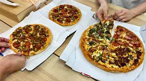 ピザが余ってしまった方へ「冷めたピザがふわふわもちもちに蘇ります」ドミノ・ピザ公式のライフハックならぬピザハック - Togetter