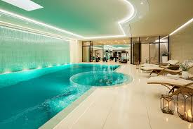 La piscine de luxe de diffazur brille, émerveille et passionne ! Le Luxe D Une Piscine Interieure