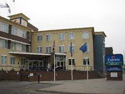 Wifi is free, and this hotel also features a restaurant and a bar. Esterno Picture Of Holiday Inn Express London Wimbledon South Greater London Tripadvisor
