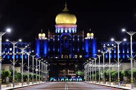 It is located in putra perdana park (which happens to be the highest point in precinct 1 of putrajaya, malaysia). Mercu Tanda Putrajaya Bercahaya Sempena Hari Wilayah Persekutuan 2021