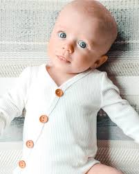 Here's some Bowie cuteness for your feed. Comment how old she is gonna be  next week! First comments to get it right I will shout out in stories.