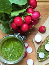 La Recette Facile Et Rapide Du Pesto De Fanes De Radis Pou Reduire Ses Dechets En Cuisine Recept