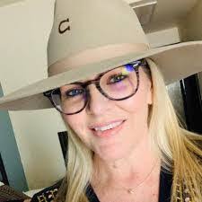 April Brant's Instagram, Twitter & Facebook