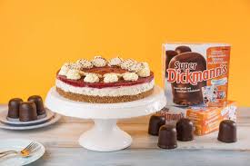 Super Dickmanns Torte No Bake Stracciatella Torte Mit Himbeer Fruchtspiegel Stracciatella Kuchen Kuchen Ohne Backen Himbeeren