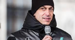 Torger christian toto wolff (born 12 january 1972) is an austrian investor and former racing driver. Toto Wolff Das Vermogen Des Mercedes Motorsportchefs 2021