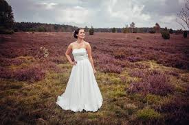 We did not find results for: Zweiteiliges Brautkleid Mai Elementar I Moderne Brautkleider