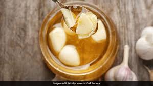 Here's what i learned, plus my honey lemon water recipe and the health benefits of drinking it. Raw Garlic And Honey For Weight Loss Eat This Combination On Empty Stomach To Lose Weight Fast Ndtv Food