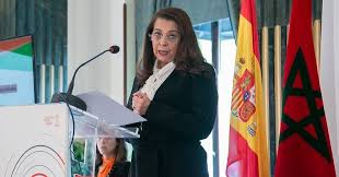 قامت سفيرة المغرب في إسبانيا، كريمة بنيعيش، بزيارة تفقدية للمغاربة العالقين لأكثر من شهرين في الجارة الشمالية للمملكة، بسبب إغلاق الحدود بين البلدين كإجراء وقائي للحيلولة دون تفشي فيروس كورونا. Ø³ÙÙŠØ±Ø© Ù…Ù„Ùƒ Ø§Ù„Ù…ØºØ±Ø¨ Ù…Ø­Ù…Ø¯ Ø§Ù„Ø³Ø§Ø¯Ø³ ÙÙŠ Ø¥Ø³Ø¨Ø§Ù†ÙŠØ§ ØªÙ‡Ø§Ø¬Ù… Ø§Ù„Ø¨Ù„Ø¯ Ø§Ù„Ù…Ø³ØªØ¶ÙŠÙ