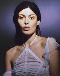 Leslie Medina : qui est l'actrice de la série Netflix Fiasco avec Pierre  Niney ?