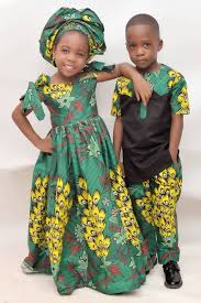 La coupe droite d'une petite robe sweat permettra aux parfois fantaisie, souvent originale, mais toujours tendance, nos robes pour petite fille sont adaptées à toutes les occasions. 224 Idees De Robe En Pagne Fille En 2021 Robe Africaine Fillette Robe Africaine Robe Africaine Pour Petite Fille