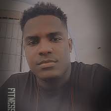 Annou mete vwa nou ansanm pou swete Wisly Pierre, manm staff Radyo Tele  4VEH, Bòn Fèt!