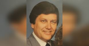 Robert Twigg's Instagram, Twitter & Facebook