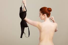 Elle apporte confort et maintien sans oublier l'élégance, la créativité et la féminité. Sans Soutif 5 Raisons De Ne Pas Porter De Soutien Gorge