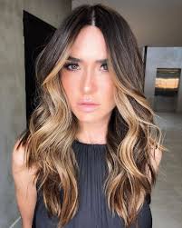 Here is a great example of blonde highlights used to accentuate the shades of the light brown base. Found 33 Prettiest Ways To Have Dark Hair With Blonde Highlights