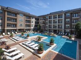Uptown Dallas Apartments At Amli On Maple Medical District Apartments Dallas Apartment Apartment Communities Medical District