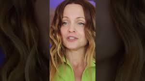 Mena Suvari hunts for her girlfriend! #wlw #lesbian