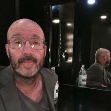 Suzanne Knudsen (@SuziKnudsen)