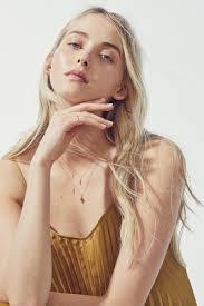 Amanda Pratt's Instagram, Twitter & Facebook