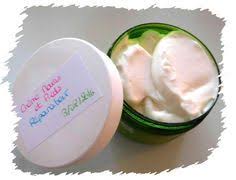 Une Recette De Creme Pour Les Mains Et Les Pieds Abimes Par Le Froid Les Produits Ou T Creme Pour Les Mains Cremes Pour Les Mains Maison Creme Pour Les Pieds