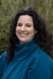 Tóth Loretta a Magyar Nemzet külpolitikai újságírója