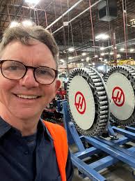 Tasker Smith takes a tour of the Haas Factory with Andrew Harnett Have you  taken a tour of the Haas Factory in sunny California 🌴☀️🌊 Tasker Smith  was recently featured in a