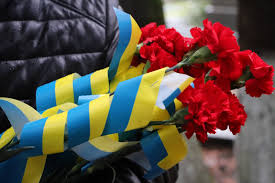 До 30-ї річниці Збройних Сил України в Ужгороді відбулось покладання квітів  на Пагорбі Слави (ФОТО) @ Закарпаття онлайн