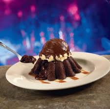 Top with blue bell vanilla ice cream and enjoy with a silver spoon my sister and i have been chili's molten chocolate lava cake (cmclc) snobs since we your instructions to reheat this piece of heaven at home have helped us do this almost right! How To Warm Up Chili S Molten Lava Cake