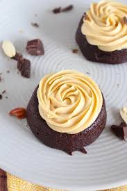 Moelleux Au Chocolat Et Ganache A La Cacahuete Vegan En 2020 Moelleux Au Chocolat Moelleux Au Chocolat Vegan Petits Moelleux Au Chocolat